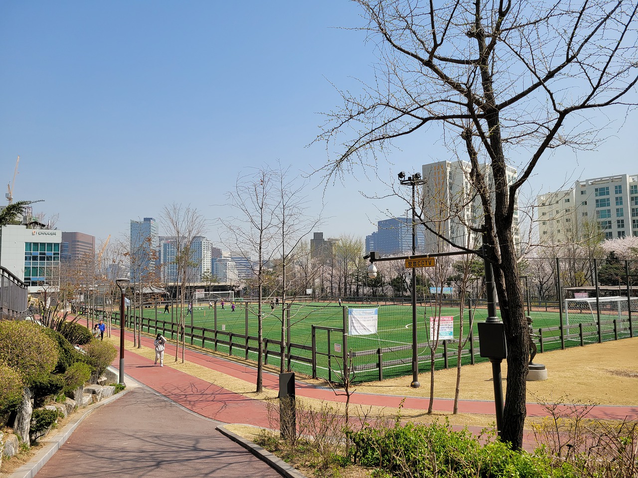 球队过于依 球队过于依